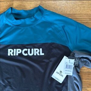 Men’s Rip Curl long sleeved sun shirt